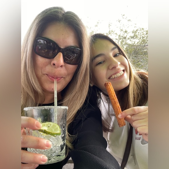 ☕️@WINELOVER0626 is LIVE hit like to be notified,Stay Well friends 🪴☕️ - Picture 8 of 16